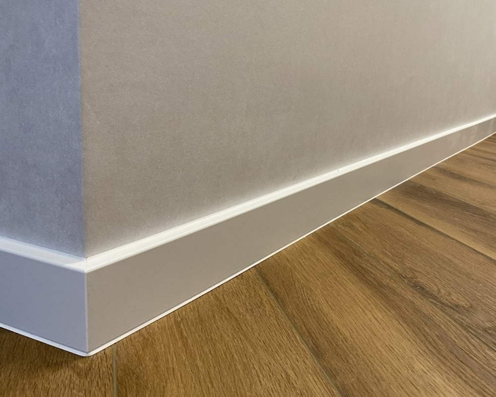 Плинтус ХДФ Dollken Cubu Flex Life 80мм х 2,5 м 1005 Белый RAL 9003