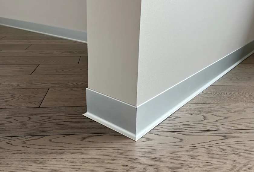 Плинтус алюминиевый Пл 80.2500.01лк Серебро