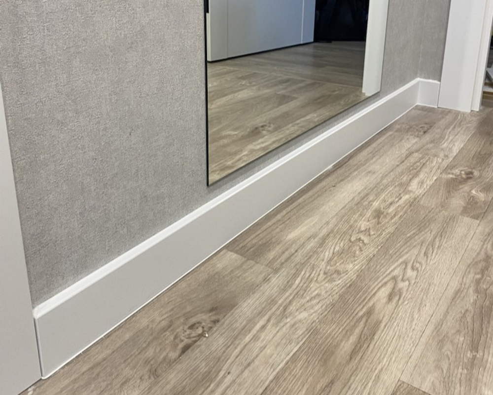 Плинтус ХДФ Dollken Cubu Flex Life 80мм х 2,5 м 1005 Белый RAL 9003