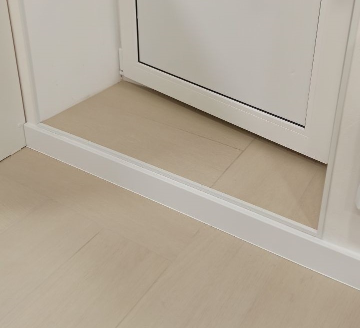 Плинтус ПВХ Смартпрофайл DurableSmart 80 80мм 2,4м Белый под покраску