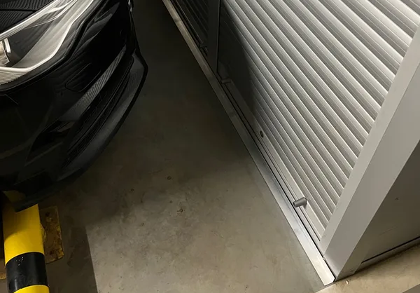 Уголок разнополочный 30х20 мм Уп 11.2000.501л Серебро