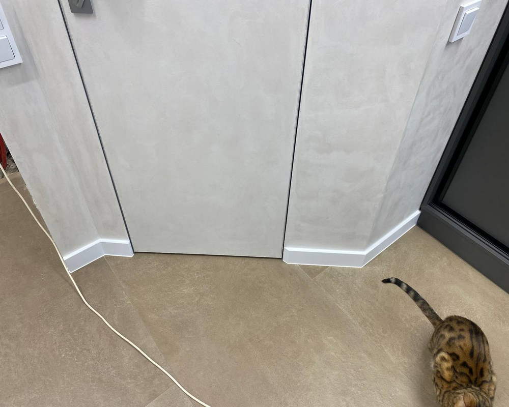 Плинтус ХДФ Dollken Cubu Flex Life 80мм х 2,5 м 1005 Белый RAL 9003